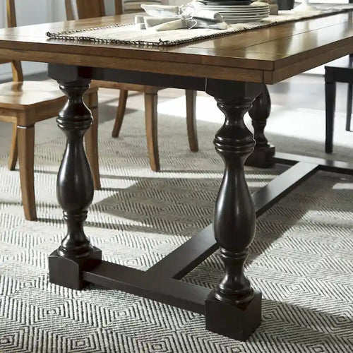 Table à manger en chêne de 78 pouces avec piètement à tréteaux et pieds tournés